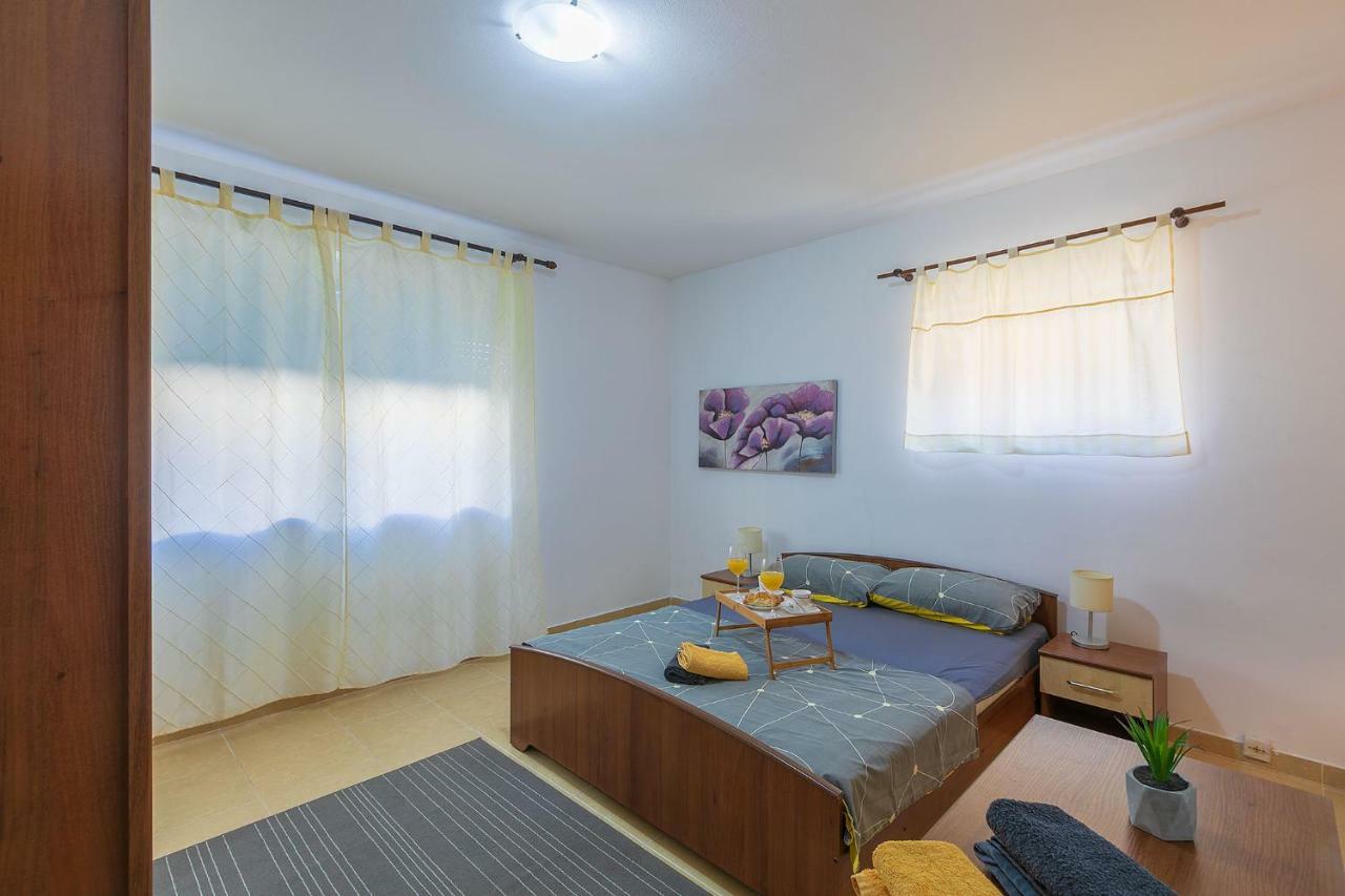 Polias Apartment Pula Ngoại thất bức ảnh